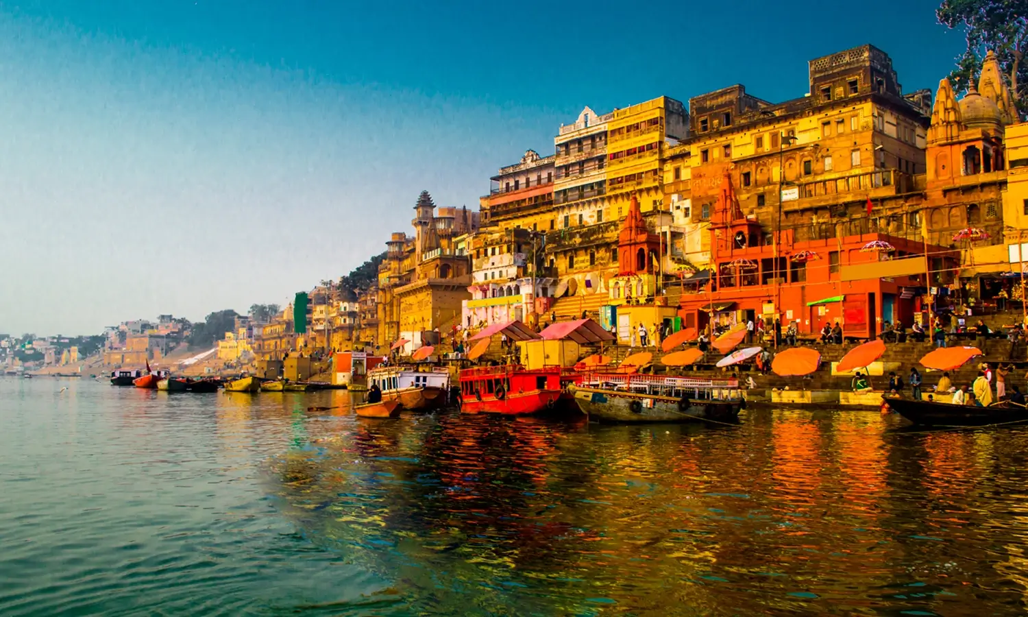 Best Trip India - Ghat in Varanasi India